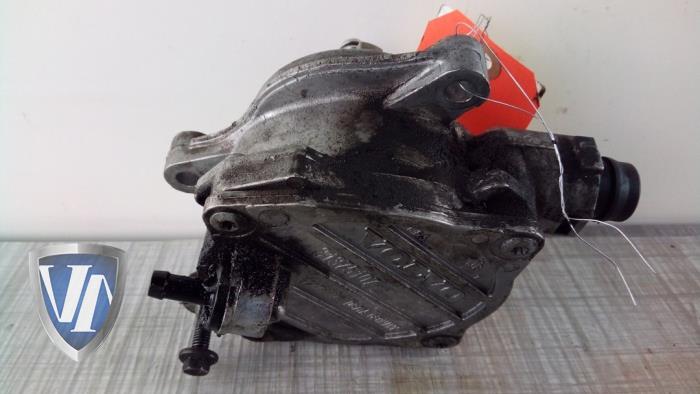 Vacuum pump (diesel) from a Volvo XC60 I (DZ) 2.4 D5 20V AWD Geartronic 2012