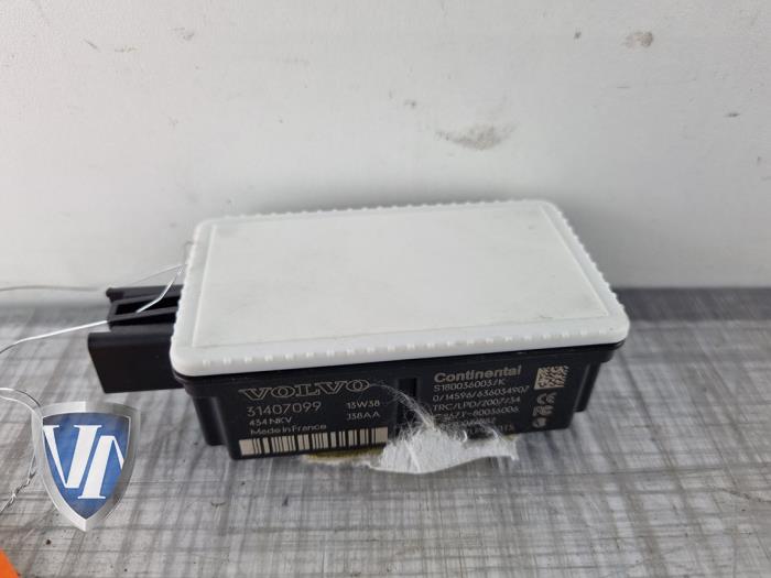 Begagnade Fjärrkontrollset Volvo V40 (MV) 2.0 D3 20V Pris € 24,14 Inklusive moms erbjuds av Vollux Carparts B.V.
