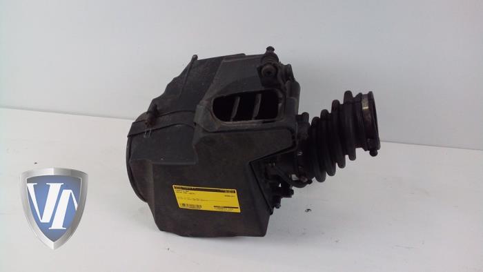 Begagnade Luftfilter Volvo V40 (MV) 1.6 D2 Pris € 48,34 Inklusive moms erbjuds av Vollux Carparts B.V.