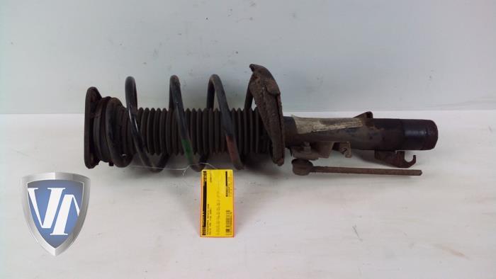 Front shock absorber, right from a Volvo V50 (MW) 1.8 16V 2005