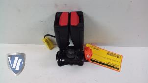 Used Rear seatbelt buckle, centre Volvo V60 I (FW/GW) 2.4 D5 20V Price € 48,40 Inclusive VAT offered by Vollux Carparts B.V.