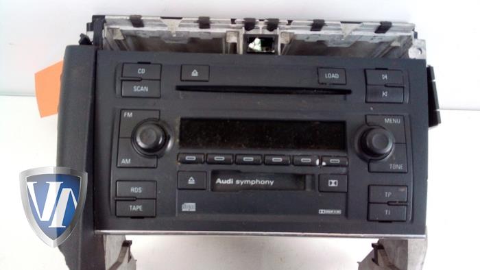 Begagnade Radio Audi A4 (B7) 2.0 TDI 16V Pris € 60,50 Inklusive moms erbjuds av Vollux Carparts B.V.