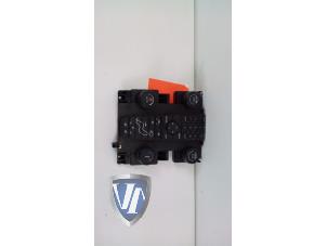 Used Air conditioning control panel Volvo V50 (MW) 2.0 D 16V Price on request offered by Vollux Carparts B.V.