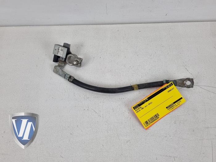 Używane Biegun akumulator Volvo V60 I (FW/GW) 1.6 DRIVe Cena € 30,25 Z VAT oferowane przez Vollux Carparts B.V.