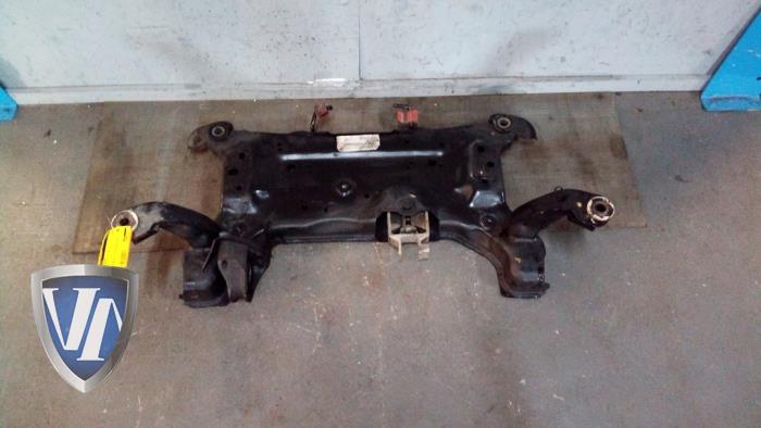 Usados Subchasis Volvo V40 (MV) 2.0 D2 16V Precio € 107,69 IVA incluido ofrecido por Vollux Carparts B.V.