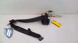 Used Rear seatbelt, centre Volvo S60 I (RS/HV) 2.4 D5 20V Price € 60,50 Inclusive VAT offered by Vollux Carparts B.V.