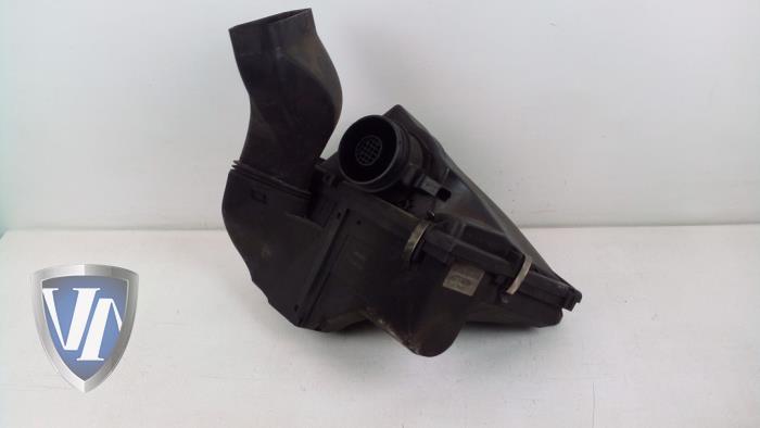 Gebrauchte Luftfiltergehäuse BMW 1 serie (E81) 123d 16V . Preis € 48,40 Mit Mehrwertsteuer angeboten von Vollux Carparts B.V.