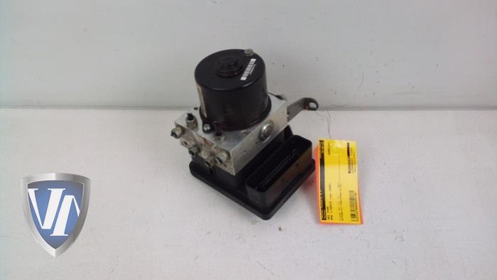 Usagé Bloc ABS BMW 1 serie (E81) 123d 16V . Prix € 60,50 Prix TTC proposé par Vollux Carparts B.V.