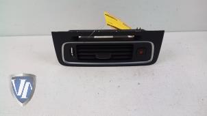 Used Dashboard vent Volvo S60 II (FS) 2.0 D4 16V Price € 21,89 Inclusive VAT offered by Vollux Carparts B.V.