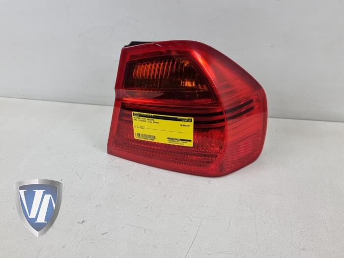 Taillight, right from a BMW 3 serie (E90) 320i 16V Corporate Lease 2008