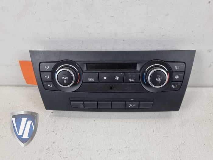 Heater control panel from a BMW 3 serie Touring (E91) 320i 16V 2010