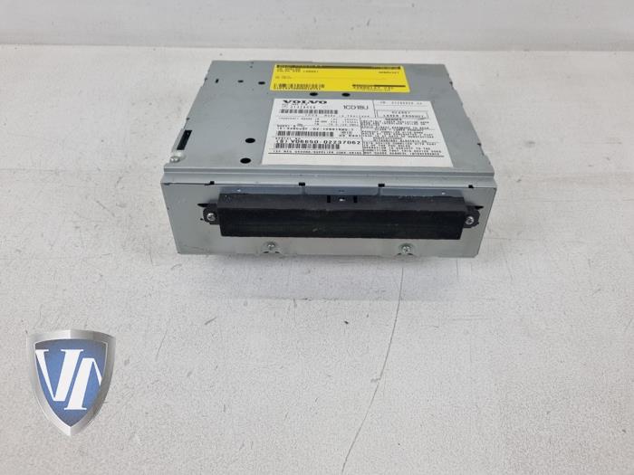 Gebrauchte CD Spieler Volvo S40 (MS) 1.6 D 16V Preis € 60,50 Mit Mehrwertsteuer angeboten von Vollux Carparts B.V.