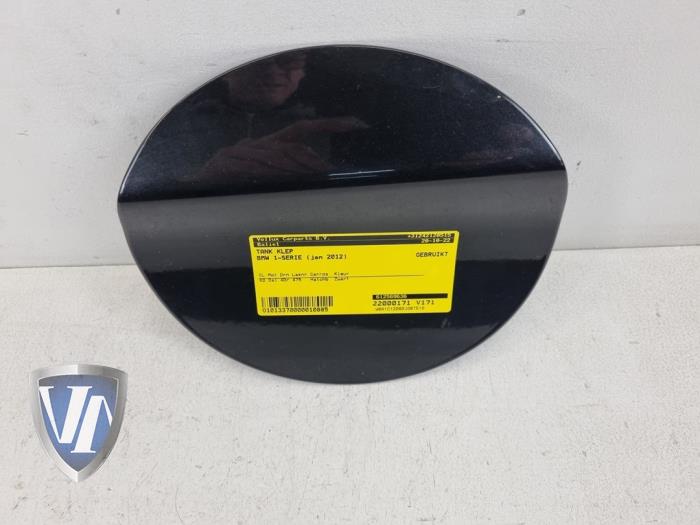 Gebrauchte Tankklappe BMW 1 serie (F20) 118d 2.0 16V Preis € 24,20 Mit Mehrwertsteuer angeboten von Vollux Carparts B.V.