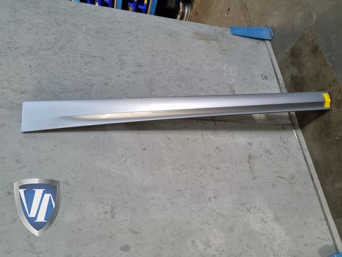 Side skirt, left BMW 3 serie 318i 16V 896 - 51777202653