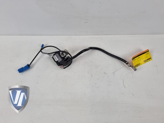 Używane Biegun akumulator BMW 1 serie (E87/87N) 118i 16V Cena € 30,25 Z VAT oferowane przez Vollux Carparts B.V.