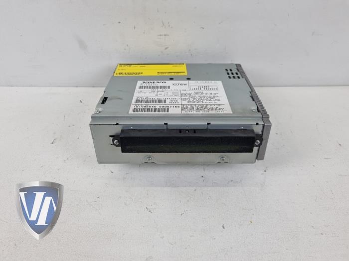 Używane Odtwarzacz CD Volvo C30 (EK/MK) 1.6 D 16V Cena € 60,50 Z VAT oferowane przez Vollux Carparts B.V.