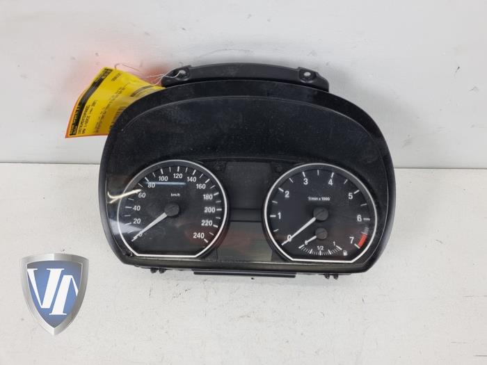 Instrument panel from a BMW 1 serie (E81) 116i 1.6 16V 2007