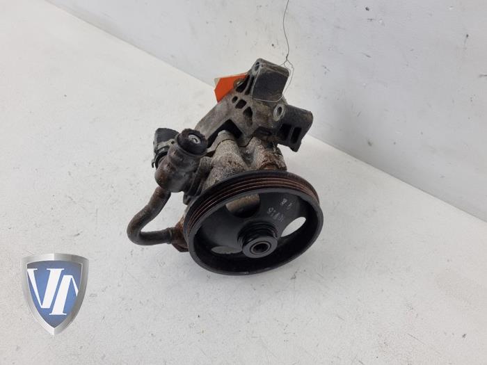 Usagé Pompe de direction Opel Insignia 1.8 16V Ecotec Prix € 73,21 Prix TTC proposé par Vollux Carparts B.V.