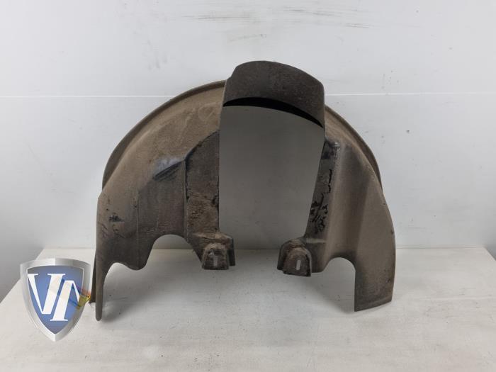 Używane Nadkole Volvo C30 (EK/MK) 1.6 D 16V Cena € 42,35 Z VAT oferowane przez Vollux Carparts B.V.