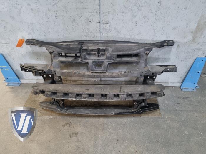 Begagnade Front Volkswagen Touran (1T1/T2) 1.6 FSI 16V Pris € 121,00 Inklusive moms erbjuds av Vollux Carparts B.V.