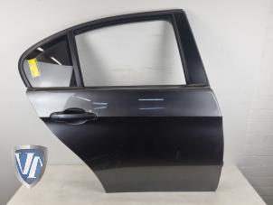 Używane Drzwi prawe tylne wersja 4-drzwiowa BMW 3 serie (E90) 320i 16V Cena € 121,00 Z VAT oferowane przez Vollux Carparts B.V.
