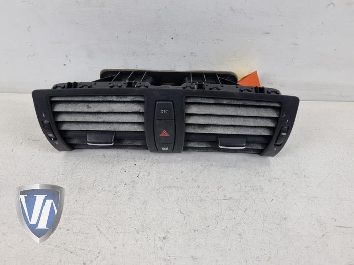 Begagnade Luftmunstycke, instrumentbräda BMW 1 serie (E81) 116i 1.6 16V Pris € 42,35 Inklusive moms erbjuds av Vollux Carparts B.V.