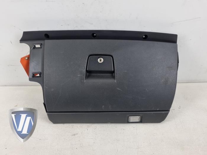 Begagnade Handskfack Volvo C30 (EK/MK) 1.6 D 16V Pris € 59,29 Inklusive moms erbjuds av Vollux Carparts B.V.