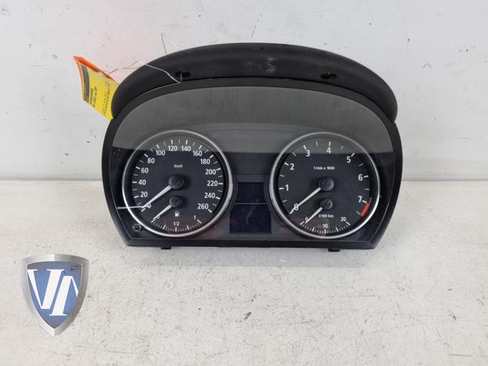 Instrument panel from a BMW 3 serie Touring (E91) 325i 24V 2005