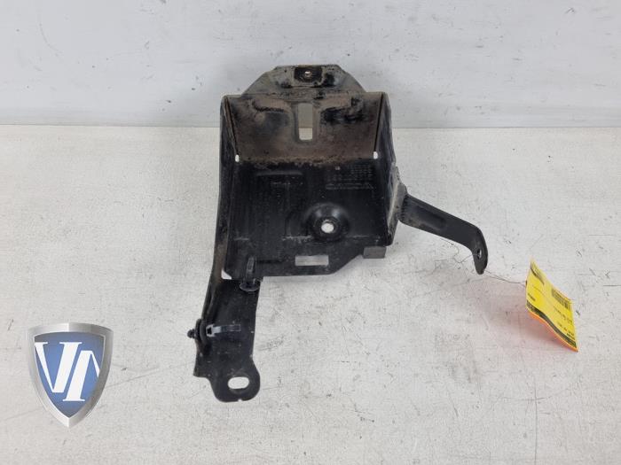Begagnade Batterilåda Volvo V40 Cross Country (MZ) 2.0 D3 20V Pris € 30,25 Inklusive moms erbjuds av Vollux Carparts B.V.