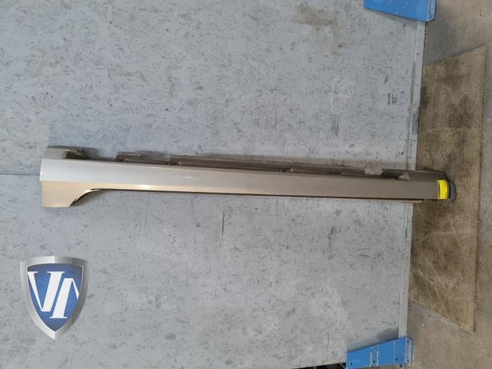 Side skirt, left from a Volvo V60 I (FW/GW) 1.6 DRIVe 2013