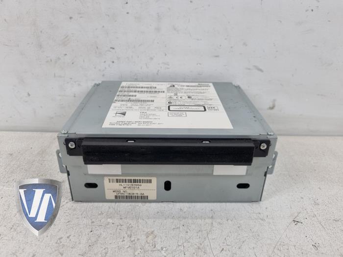 Używane Odtwarzacz CD Volvo V60 I (FW/GW) 1.6 DRIVe Cena € 60,50 Z VAT oferowane przez Vollux Carparts B.V.
