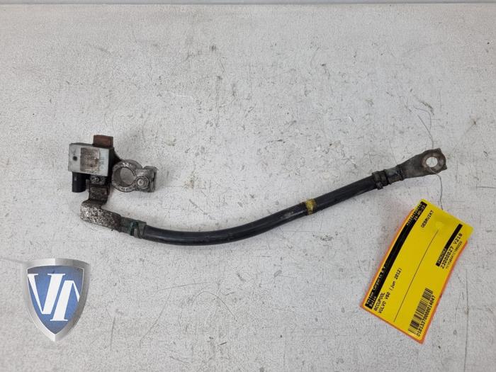 Używane Biegun akumulator Volvo V60 I (FW/GW) 1.6 DRIVe Cena € 24,20 Z VAT oferowane przez Vollux Carparts B.V.