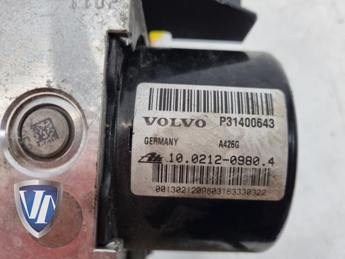 ABS pump Volvo V40 1.6 D2 - 31317628 D4162T VOLVO