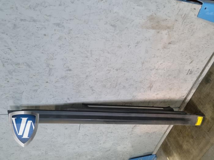 Gebrauchte Seitenschürze rechts Mini Mini (R56) 1.6 16V One Preis € 60,50 Mit Mehrwertsteuer angeboten von Vollux Carparts B.V.