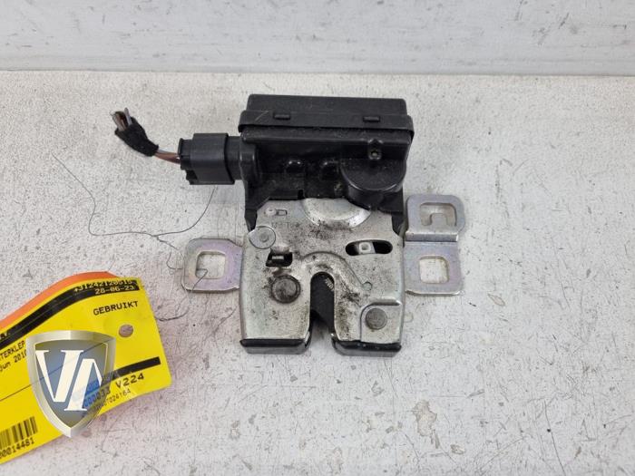 Używane Rygiel tylnej klapy Mini Mini (R56) 1.6 16V One Cena € 30,25 Z VAT oferowane przez Vollux Carparts B.V.