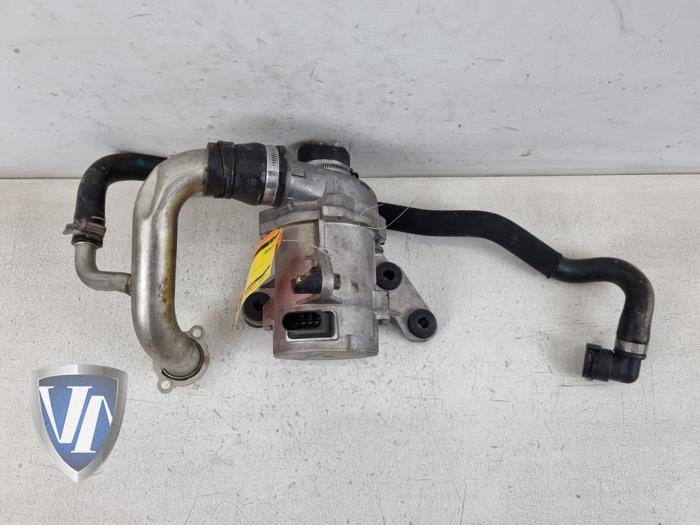 Begagnade Extra vattenpump BMW 3 serie Touring (E91) 318i 16V Pris € 121,00 Inklusive moms erbjuds av Vollux Carparts B.V.