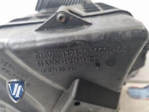 Usados Cuerpo de filtro de aire BMW 1 serie (E87/87N) 120i 16V Precio € 60,50 IVA incluido ofrecido por Vollux Carparts B.V.
