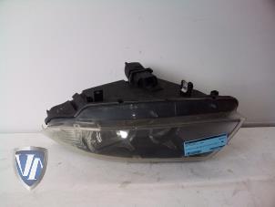Used Headlight, left BMW 3 serie Touring (E91) 318i 16V Price € 121,00 Inclusive VAT offered by Vollux Carparts B.V.