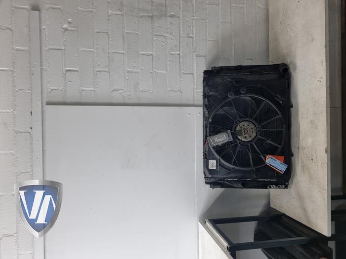 Usagé Radiateur BMW 1 serie (E81) 116i 1.6 16V Prix € 121,00 Prix TTC proposé par Vollux Carparts B.V.