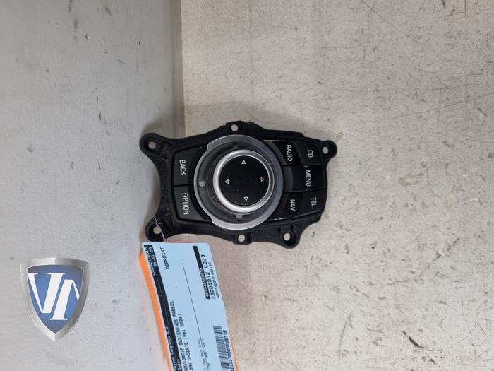 Usagé Panneau de commandes navigation BMW 3 serie (E90) 320i 16V Prix € 60,50 Prix TTC proposé par Vollux Carparts B.V.