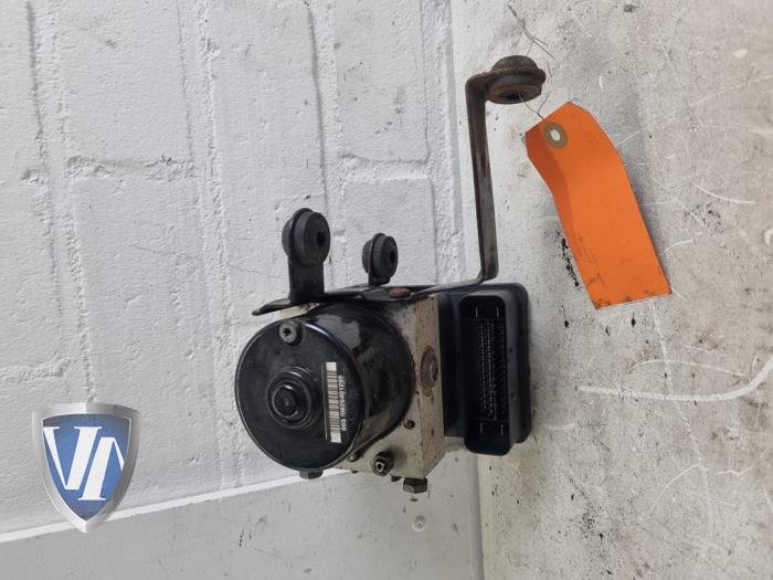 Usagé Bloc ABS Volvo C30 (EK/MK) 2.0 D 16V Prix € 60,50 Prix TTC proposé par Vollux Carparts B.V.