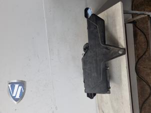 Begagnade Luftfilterhus BMW 1 serie (F20) 116d 1.6 16V Efficient Dynamics Pris € 60,50 Inklusive moms erbjuds av Vollux Carparts B.V.