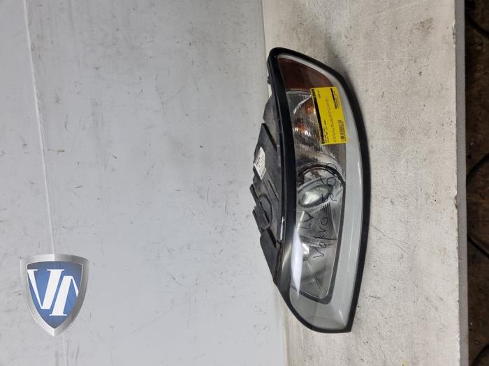 Headlight, left from a Volvo V50 (MW) 2.0 D 16V 2008
