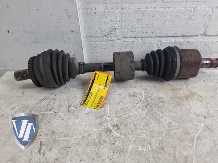 Usagé Arbre de transmission avant gauche Volvo V70 (SW) 2.4 20V 170 Prix € 107,69 Prix TTC proposé par Vollux Carparts B.V.
