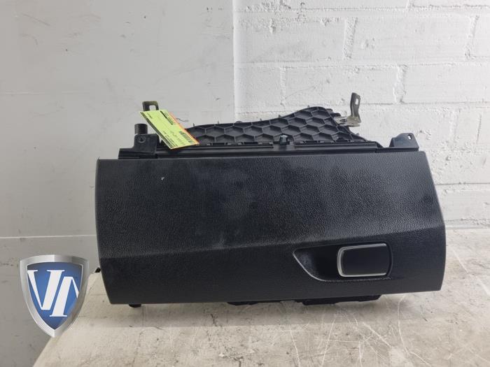Begagnade Handskfack BMW 1 serie (F20) 116i 1.6 16V Pris € 59,29 Inklusive moms erbjuds av Vollux Carparts B.V.