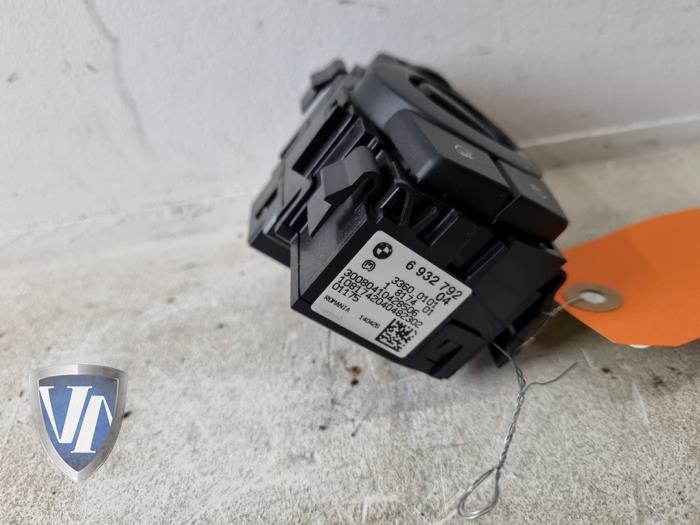 Używane Przelacznik BMW 3 serie (E90) 318i 16V Cena € 24,20 Z VAT oferowane przez Vollux Carparts B.V.
