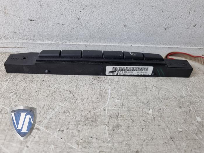 Usados Interruptor PDC BMW 3 serie Touring (E91) 320i 16V Precio € 18,15 IVA incluido ofrecido por Vollux Carparts B.V.
