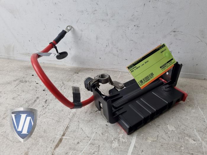 Battery pole from a BMW 3 serie Touring (E91) 320i 16V 2010