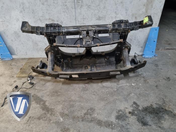 Begagnade Front BMW 1 serie (E87/87N) 118i 16V Pris € 150,00 Marginaltabell erbjuds av Vollux Carparts B.V.