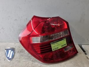 Używane Tylne swiatlo pozycyjne lewe BMW 1 serie (E87/87N) Cena € 60,49 Z VAT oferowane przez Vollux Carparts B.V.